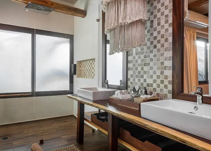 Villa Luxury Vibes Pool With Jacuzzi Concierge 5br