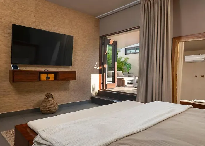 Villa Luxury Vibes Pool With Jacuzzi Concierge 5br
