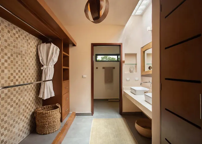 Luxury Vibes Pool With Jacuzzi Concierge 5br Villa